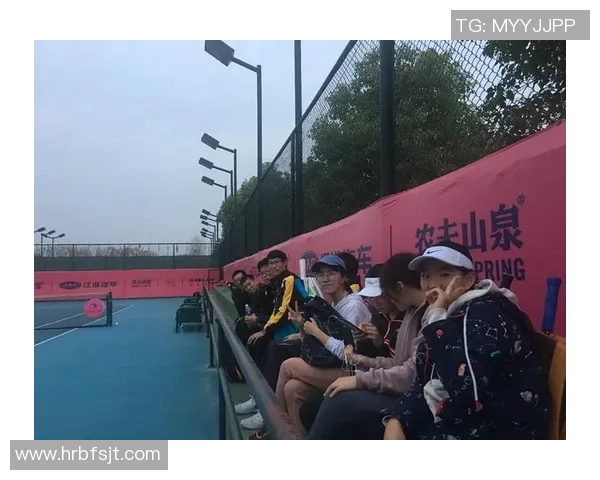 重庆网球队在全国网球耐力排行榜中荣获第三名的佳绩引发关注 重庆网球队在全国网球耐力排行榜中荣获第三名的佳绩引发关注